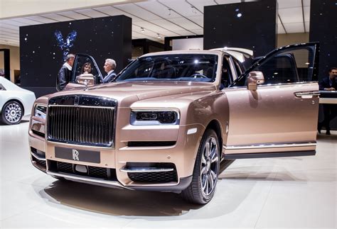Rolls Royces 400000 Suv Helps Carmaker Set Sales Record In 2019