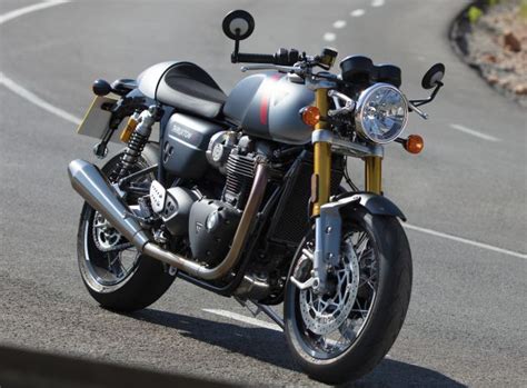 The triumph thruxton 900 officially went off sale 2016 when the thruxton 1200 arrived. EICMA 2019: 2020 Triumph Thruxton RS - 105 hp ...