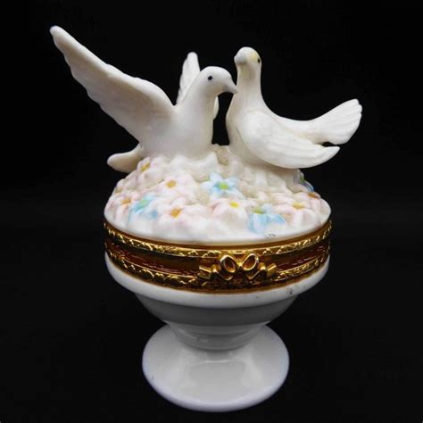 Porcelain Love Dove Birds Trinket Box On A Pedestal Vintage 1980s