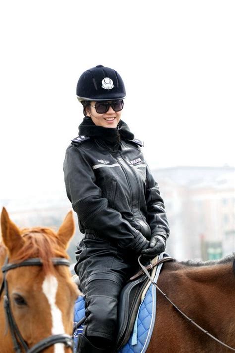ボード「policewomen In Leather」のピン
