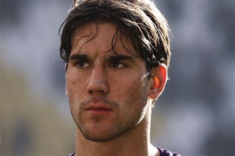 Fiorentina striker Dušan Vlahović has tested positive for coronavirus ...