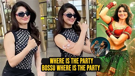 actress urvashi rautela dances for boss party song at airport waltair veerayya news buzz