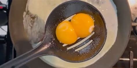 This Tiktok Spoon Hack Makes Perfect Runny Egg Sandwiches Popsugar Food Uk