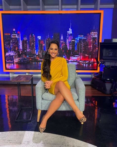Beautiful Pics Of Emily Compagno Feet And Legs
