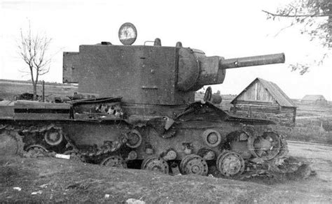 Out Of Fuel Kv 2 That Held Up 2 German Mechanized Battalions For 22