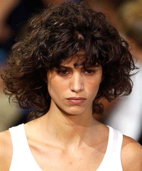 Cortes de pelo corto, para media melena, pelo largo o pelo rizado. 6 cortes para pelo rizado | Pravela Shop Blog