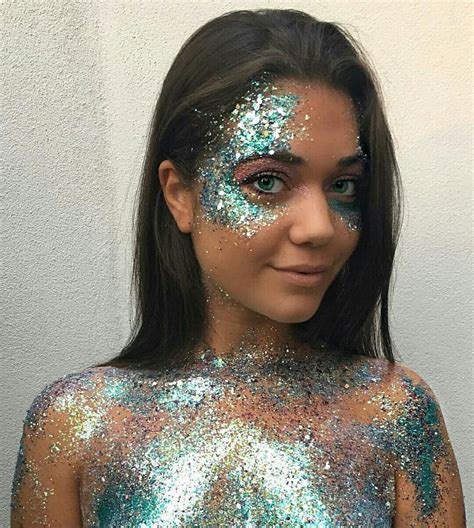 Iiiannaiii 🌹 Festival Makeup Glitter Coachella Hair Festival