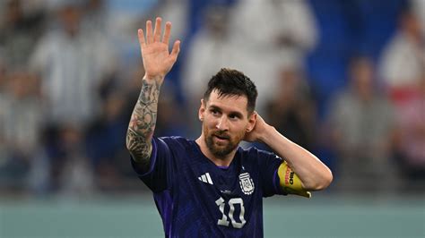 video messi doubles argentina s lead over the netherlands with an effortless world cup penalty