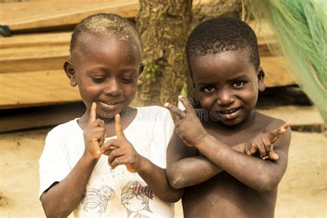 Enfants Africains Au Ghana Photographie éditorial Image Du Noir 108356557