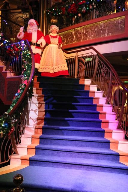 Very Merrytime Cruises Bring Out Santa Claus Classic Characters In New