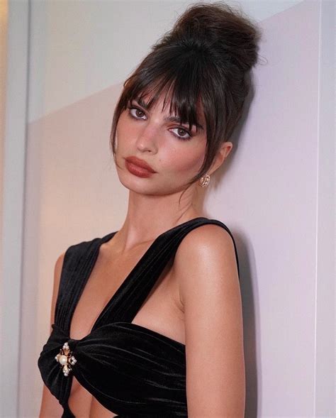 Emily Ratajkowski Hair How To Create Her Ultimate Updo Style