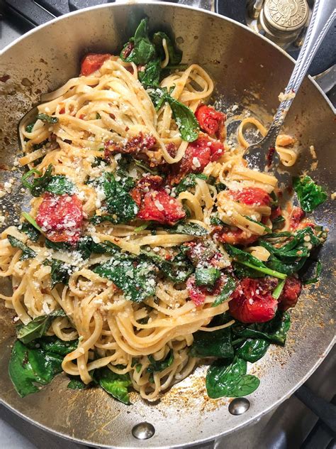 Spicy Tomato And Spinach Linguine Tipps In The Kitch Recipe In 2020