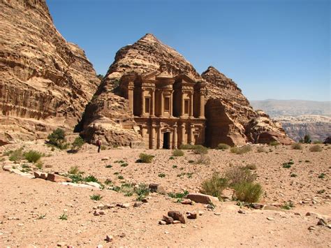 Useful travel tips, is a blog which offers complete guidance on how to reach, what to do, where to stay, main attractions. Travel Trip Journey : Petra Jordan