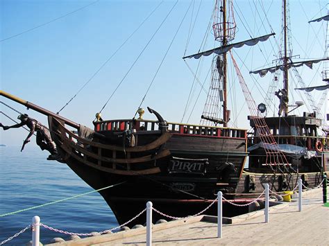 Kapal Bajak Laut Asli