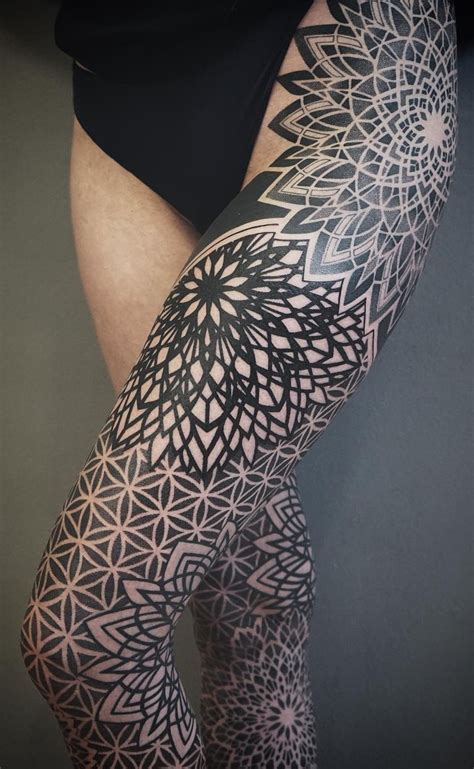 Awesome Leg Mandalas © Tattoo Artist Effedots 💕💕 💕💕💕💕 Mandala Tattoo Sleeve Tattoos Art Tattoo