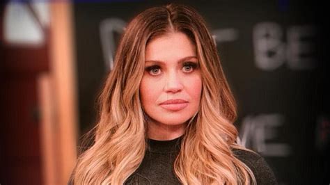 Boy Meets World Star Danielle Fishel Refused To Film With Female Co
