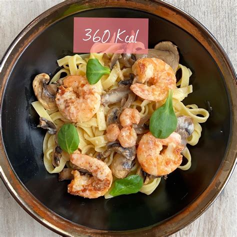 Tagliatelles Aux Crevettes Et Aux Champignons poisson