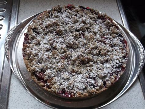 I start with three cups of flour, adding the last cup until the dough is just pliable enough to work with. Zwetschgen-Mohn-Streusel Kuchen - Rezept - kochbar.de
