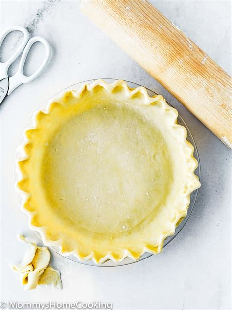 Mix sliced strawberries with sugar and cinnamon, then pour into pie crust. How to Make Pie Crust from Scratch - Mommy's Home Cooking