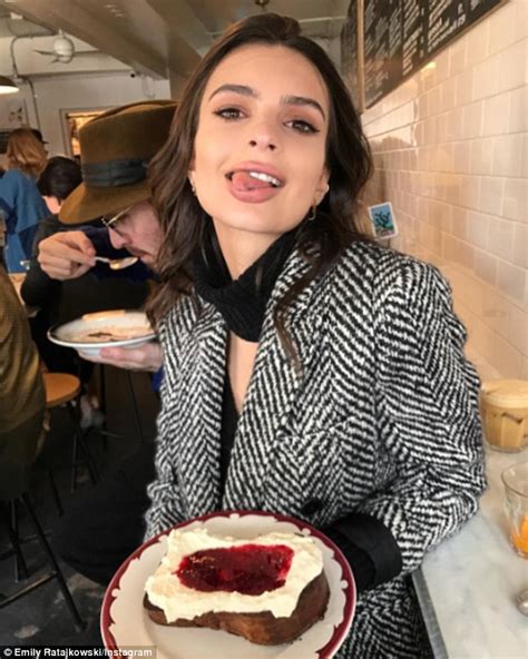 Emily Ratajkowski Sticks Her Tongue Out In Nyc Daily Mail Online