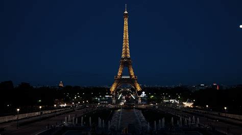 Paris Eiffel Tower With Dark Blue Sky Background Hd Travel Wallpapers