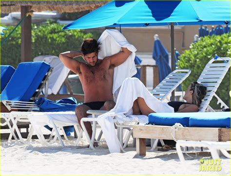 Josh peck shirtless maui muscle. Josh Peck Goes Shirtless at the Beach in Mexico: Photo 4039360 | Josh Peck, Paige O'Brien ...