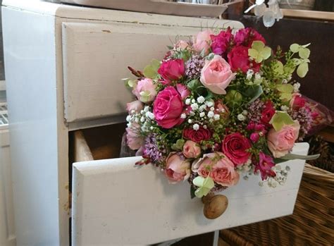 Welche blumen du wann erhalten kannst, erfährst du hier. Pin auf Brautstrauss