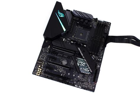 The rog strix board has all of the key features you'd need of a powerful gaming rig. Test: AMD Ryzen 7 2700 & Ryzen 5 2600X auf Asus ROG Strix ...