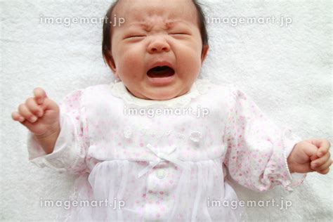Crying Baby Girl Japanese 0 Year Oldの写真素材 110007671 イメージマート