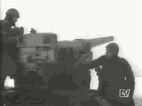 Ww2 Italian GIF Ww2 Italian Artillery Discover Share GIFs