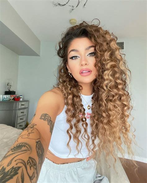 Andrea Russett Bio Age Height Wiki Models Biography