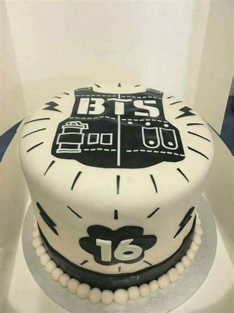 Bts rm kim namjoon kpop vinyl sticker | etsy check out these awesome army cake ideas for an incredible birthday cake. Karoro en 2019 | Pastel de cumpleaños, Bts cumpleaños y Pastel coreano