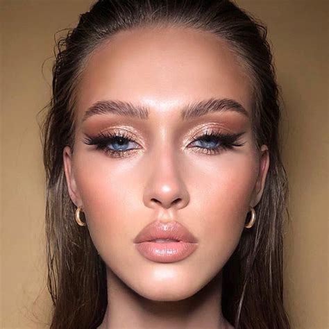 The Makeup Lovers On Instagram Dewy Glam Do You Like Glowing Or Dewy Skin For Glam Look