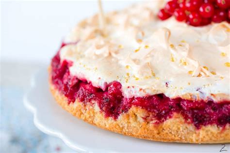 Einige kuchenvarianten begeistern zudem durch eine schicht von streuseln oder mandeln. Johannisbeer Kuchen mit Baiser - Zimtblume