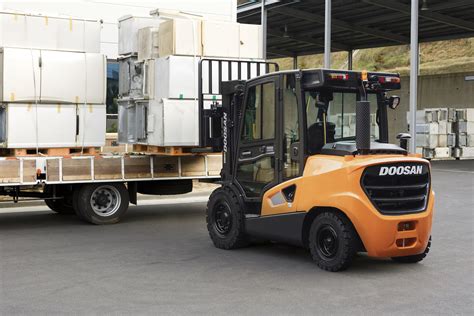 Doosan Launches Powerful 9 Series Forklifts Combining Euro Stage V