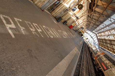 Sa Gare Est Le Centre Du Monde Pour Salvador - En gare de Perpignan - Centre du monde - Plafond du hall par Salvador