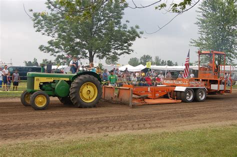 7 Excellent Tractor Pulling Images