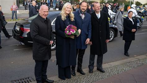 Norwegisches Kronprinzenpaar Haakon Und Mette Marit Besucht Berlin Rbb