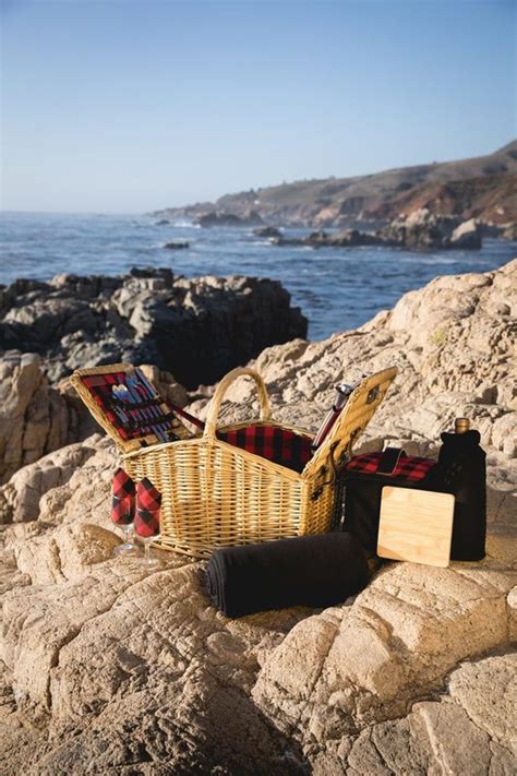 Somerset Deluxe Picnic Basket Plaid At Mighty Ape Australia