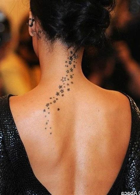Rihannas Sterntattoo Auf Dem Rücken Tattoos Neck Tattoo Star