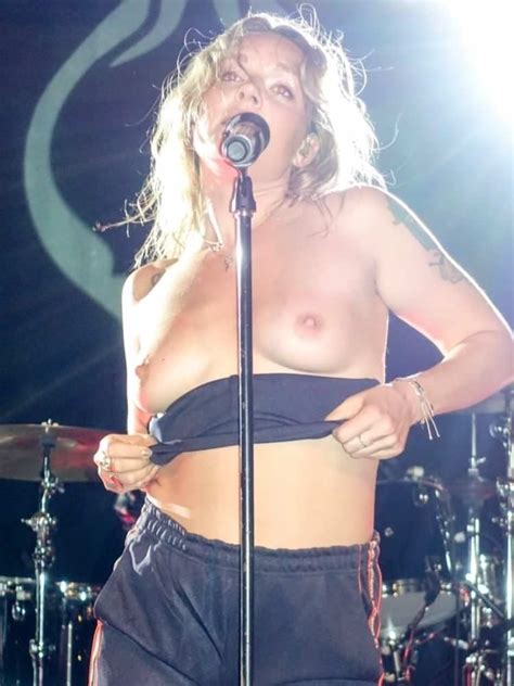Tove Lo Topless On The Stage Scandal Planet My Xxx Hot Girl