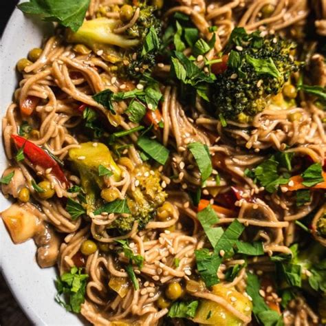 Soba Noodle Stir Fry With Mushrooms And Broccoli Earth Of Maria