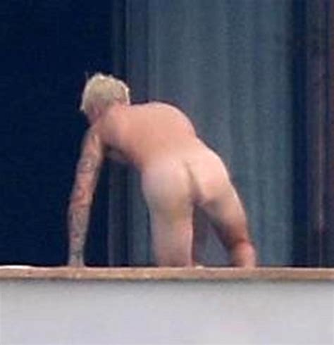 Justin Bieber Caught Naked Uncensored Spycamfromguys Sexiz Pix