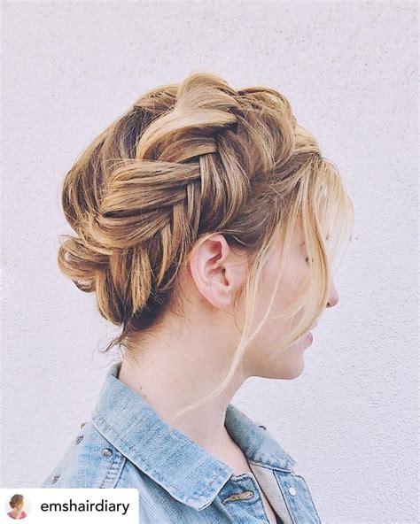 14 Brilliant Rainy Day Hairstyles That Will Help You Survive Spring