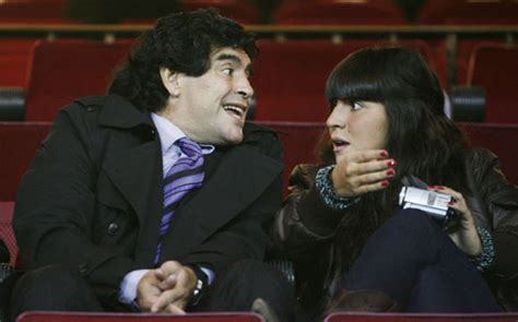 13:52 | el futbolista protagonizó un verdadero papelón. Giannina, hija de Maradona, y el futbolista El Kun Agüero ...