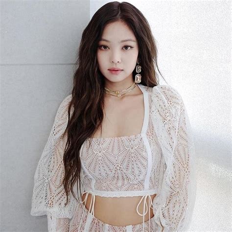 Which is the most beautiful one? Who is the most popular member of Black Pink in each ...