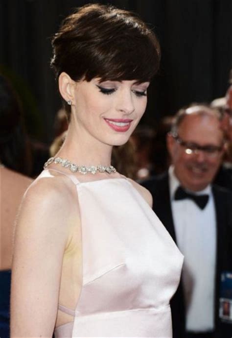 Anne Hathaway S Seemingly Pointy Nipples Attracted A Lot Of Attention
