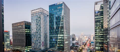 Jul 15, 2021 · 크래프톤 본사가 위치한 경기도 성남시 분당구의 크래프톤 타워() 3 2013년 테라의 무료화 이후 상승세를 탔으며, 2017년 공개한 배틀그라운드는 전 세계적인 인기를 얻어 e3 2017 마이크로소프트 컨퍼런스에 이름을 올렸다. 크래프톤 타워 / 게임 직업이 되다 - 게임잡 / 13:56 릴라tv 7 878 ...