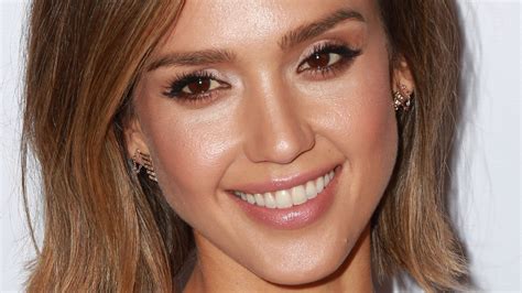 Heres What Jessica Alba Looks Like Without Makeup