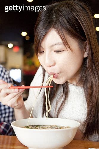 Woman Eating Ramen 이미지 Jv12321592 게티이미지뱅크